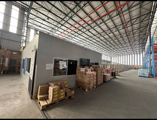 7,625M² WAREHOUSE TO LET IN NORTH RIDING
